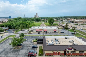 9708 S Riverside Dr, Tulsa, OK - AERIAL  map view