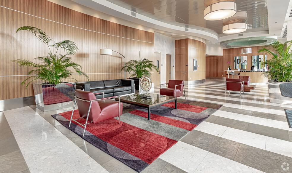 175 SW 7th St, Miami, FL for lease - Lobby - Image 2 of 150