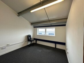 Dixon Rd, Bristol for lease Interior Photo- Image 2 of 5