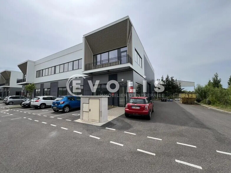 Flex in Chassieu for lease - Building Photo - Image 2 of 25