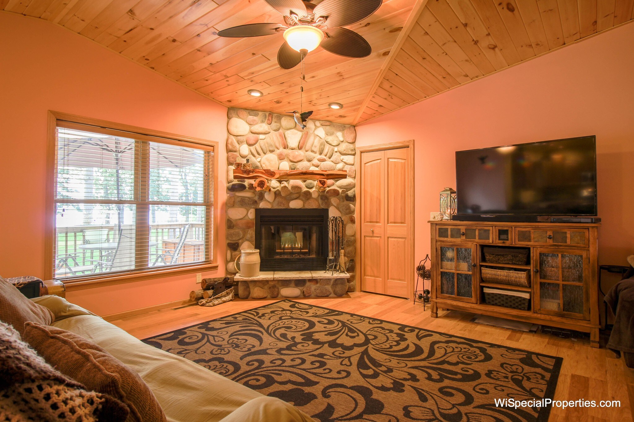 W505 Huron Bay Dr, Montello, WI 53949 Log Cabin Resort