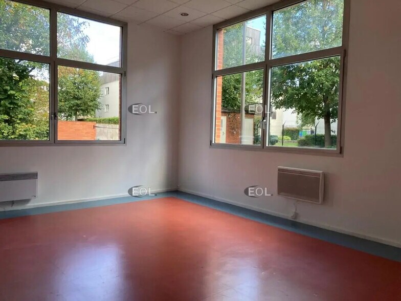 Flex in Chevilly-Larue for lease - Interior Photo - Image 3 of 4