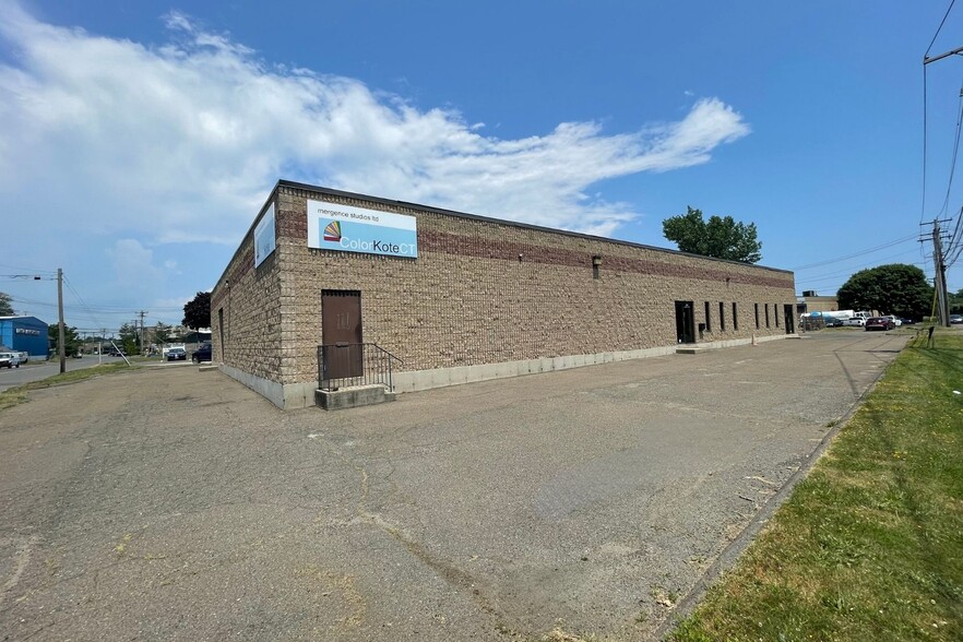 300 Hathaway Dr, Stratford, CT for lease - Building Photo - Image 1 of 16