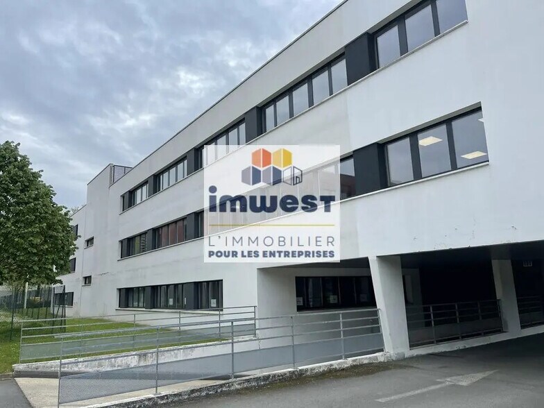 Office in Rennes for lease - Building Photo - Image 2 of 3