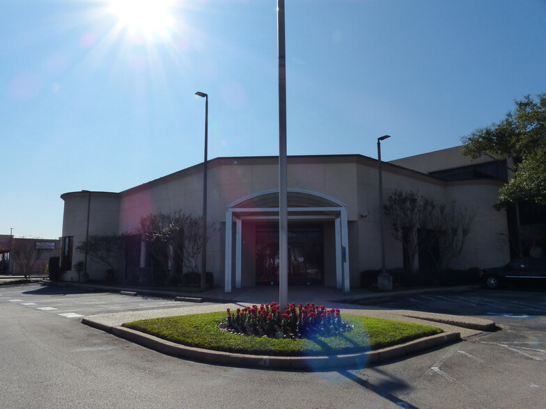 1035 Dairy Ashford Rd, Houston, TX for lease - Building Photo - Image 2 of 15