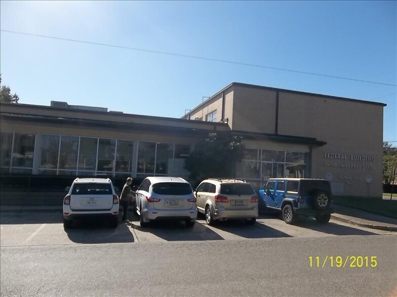 109 W Wellington St, Carthage, TX for lease - Building Photo - Image 1 of 3