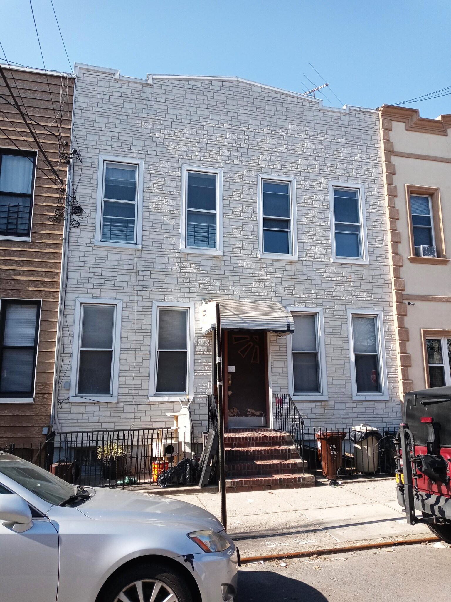 2045 Linden St, Ridgewood, NY for sale Primary Photo- Image 1 of 1