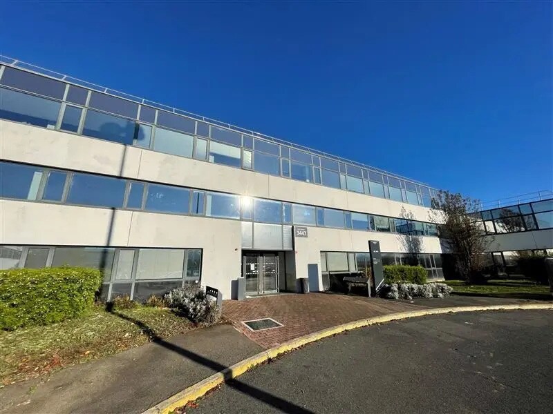 Office in Tremblay-en-France for lease Building Photo- Image 1 of 9