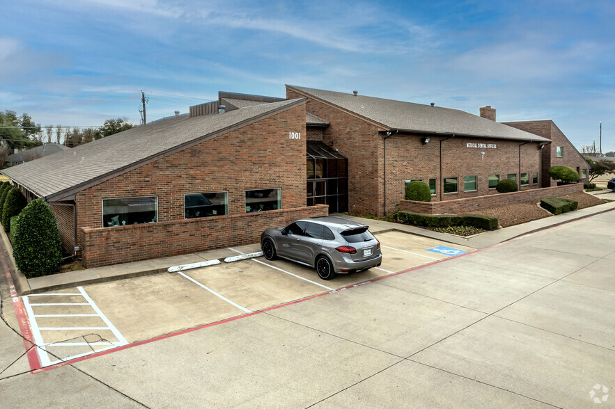 1001 E Buckingham Rd, Richardson, TX for lease - Building Photo - Image 1 of 6