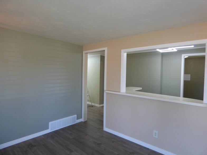 1501 Mountain View Ave, Longmont, CO for lease - Interior Photo - Image 1 of 1