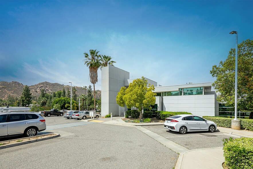 4605 Brockton Ave, Riverside, CA for sale - Building Photo - Image 2 of 14