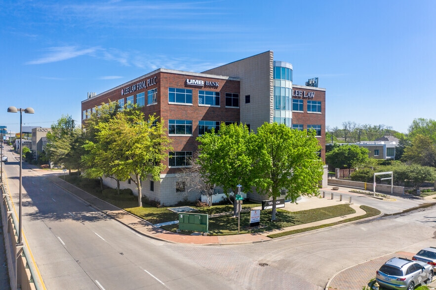 4228 N Central Expy, Dallas, TX for lease - Primary Photo - Image 1 of 9
