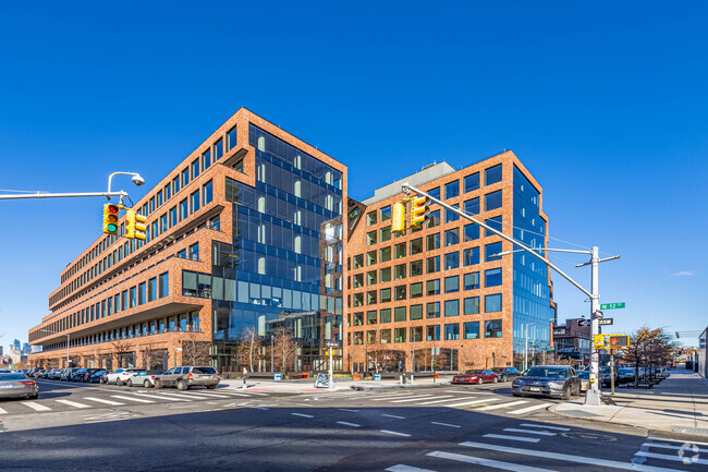 More details for 25 Kent Ave, Brooklyn, NY - Retail for Lease