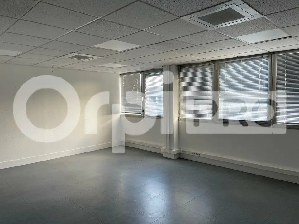Office in Limoges for sale Interior Photo- Image 1 of 9