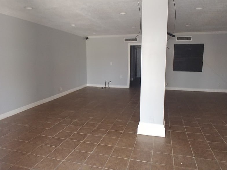 909 N 8th Ave, Texas City, TX for sale - Interior Photo - Image 2 of 13