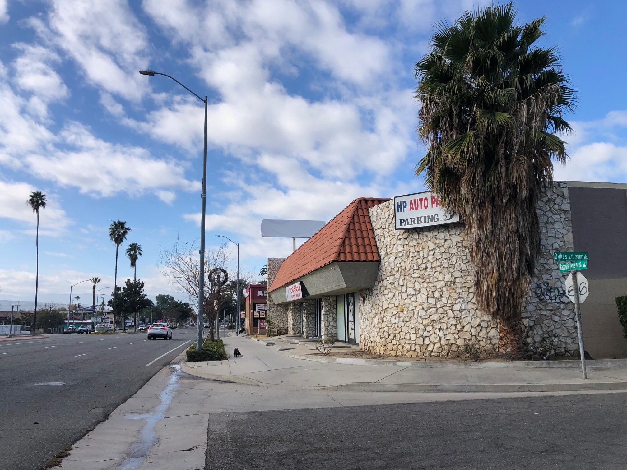 9741 Magnolia Ave