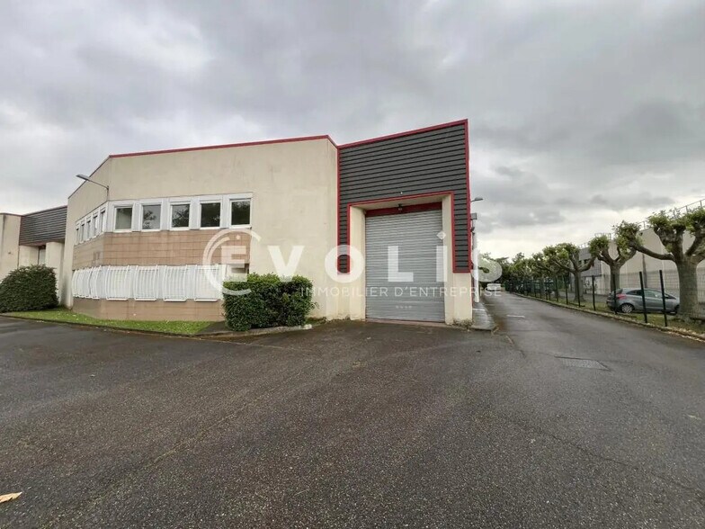 15 Rue Jean Zay, Saint-Priest for lease - Building Photo - Image 1 of 14