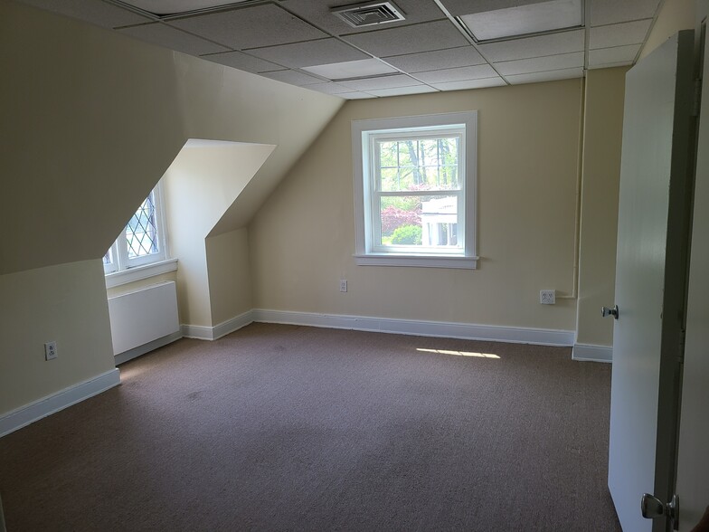 4800 Roland Ave, Baltimore, MD for lease - Interior Photo - Image 2 of 7