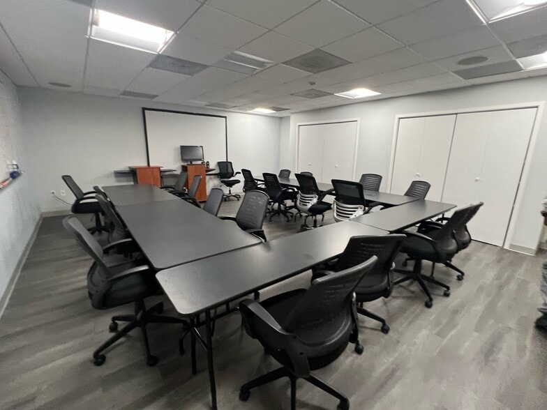 438 N Frederick Ave, Gaithersburg, MD for lease - Interior Photo - Image 2 of 21