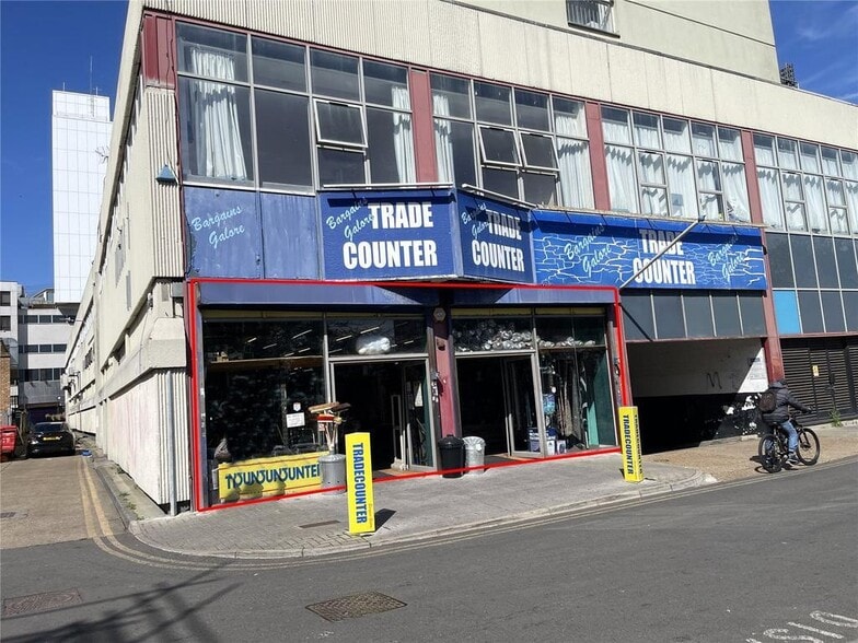 7 Whitegate Rd, Southend On Sea for sale - Building Photo - Image 2 of 18