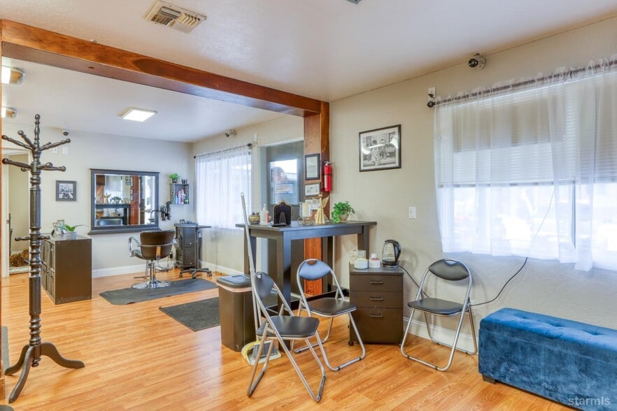 3816 Pioneer Trl, South Lake Tahoe, CA for sale - Interior Photo - Image 2 of 39