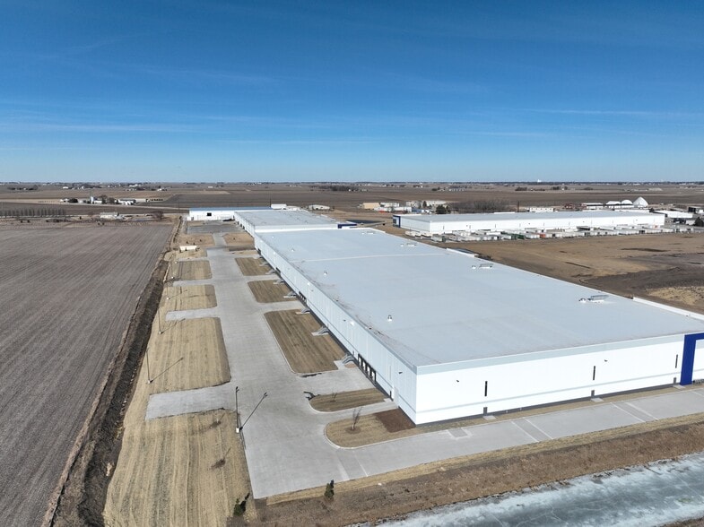 8730 Northwest Blvd, Davenport, IA for lease - Building Photo - Image 3 of 11