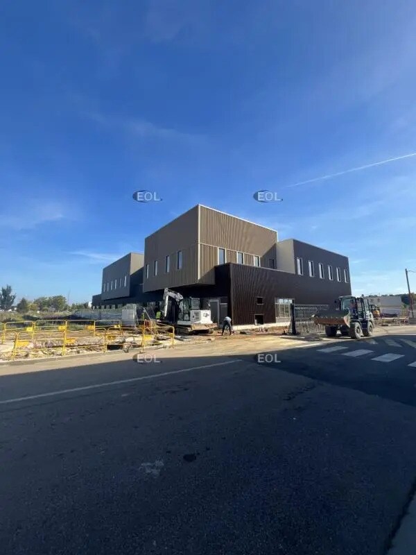 Flex in Buchelay for sale Building Photo- Image 1 of 4