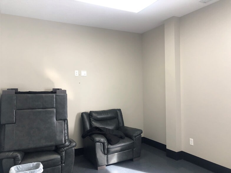 92 County Road 111, Evanston, WY for sale - Interior Photo - Image 3 of 16