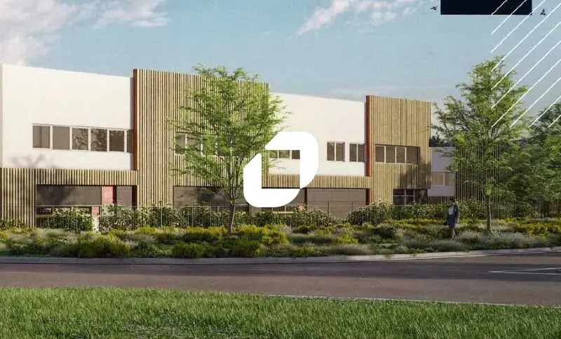 Flex in Louvres for lease - Building Photo - Image 3 of 8