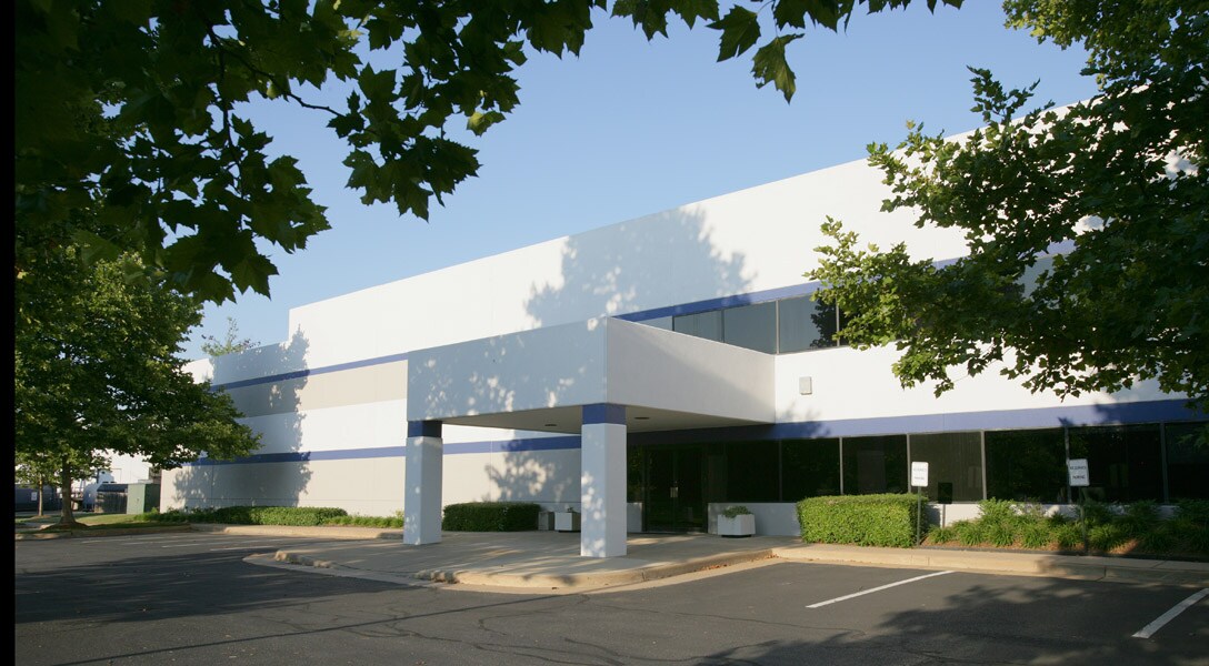 22750 Glenn Dr, Sterling, VA for sale Primary Photo- Image 1 of 1