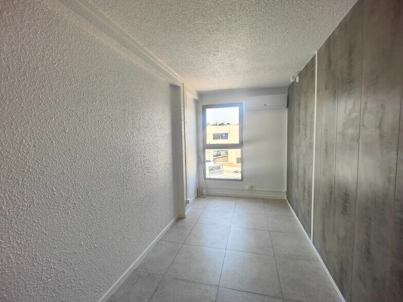 Office in Antibes for lease - Interior Photo - Image 2 of 6