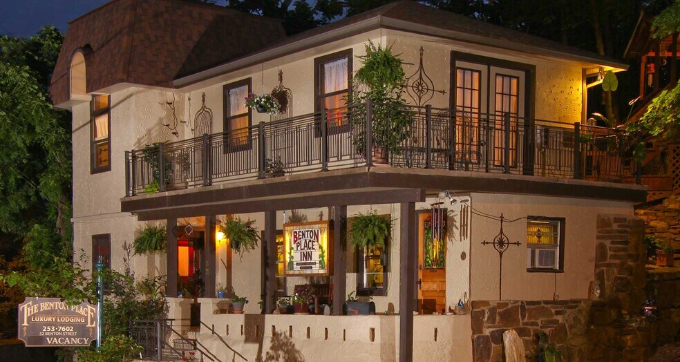 32 Benton St, Eureka Springs, AR for sale - Primary Photo - Image 1 of 1