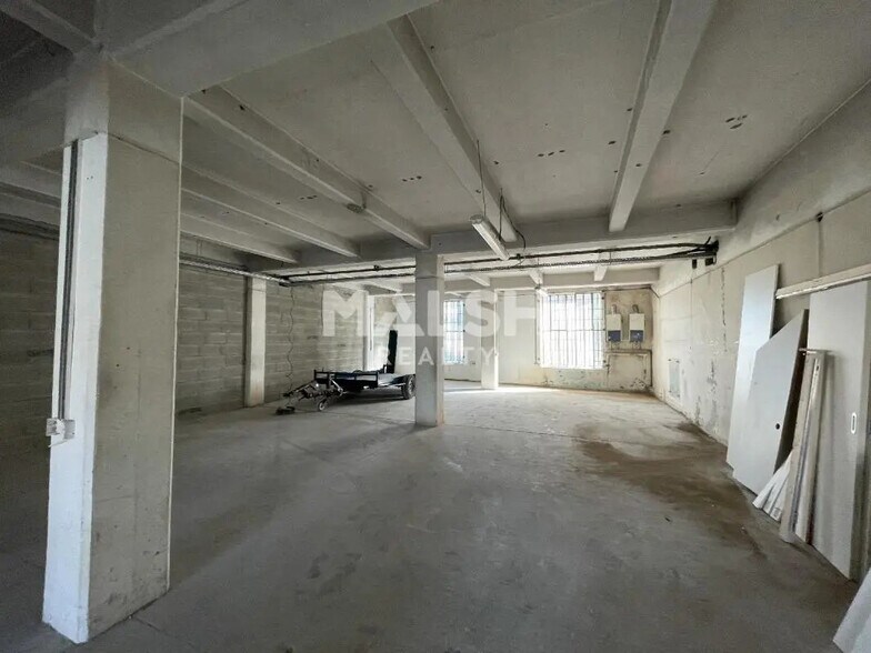 Flex in Saint-Fons for sale - Building Photo - Image 3 of 13