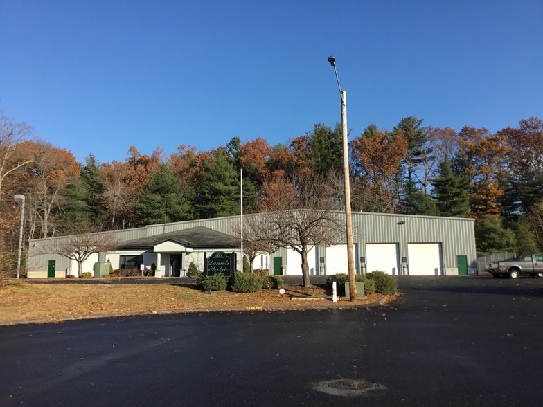 6 Sandra Dr, South Windsor, CT for sale - Building Photo - Image 1 of 1