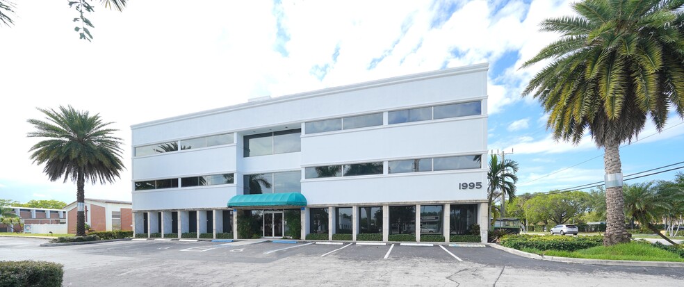 1995 E Oakland Park Blvd, Fort Lauderdale, FL for sale - Building Photo - Image 3 of 9