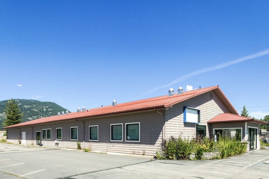 204 N Triangle Dr, Ponderay, ID 83852