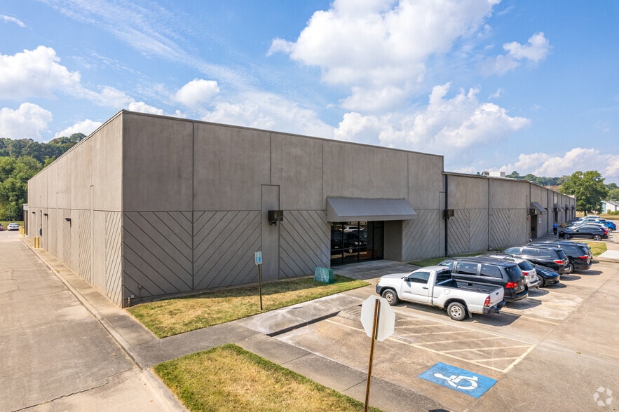 2201 Brookwood Dr, Little Rock, AR for lease - Building Photo - Image 1 of 13