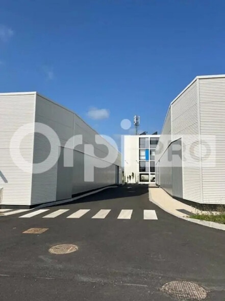 Industrial in La Rochelle for sale - Building Photo - Image 3 of 3