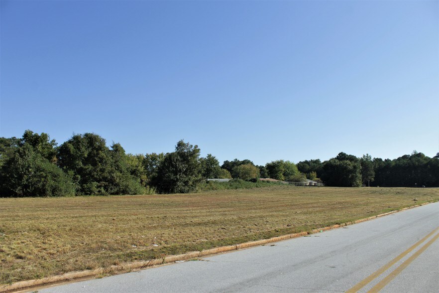 7102 Turner Lake Cir SW, Covington, GA for sale - Building Photo - Image 1 of 1