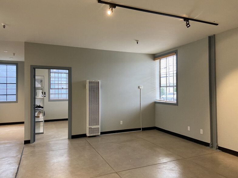 4076-4080 Halleck St, Emeryville, CA for lease - Building Photo - Image 3 of 3