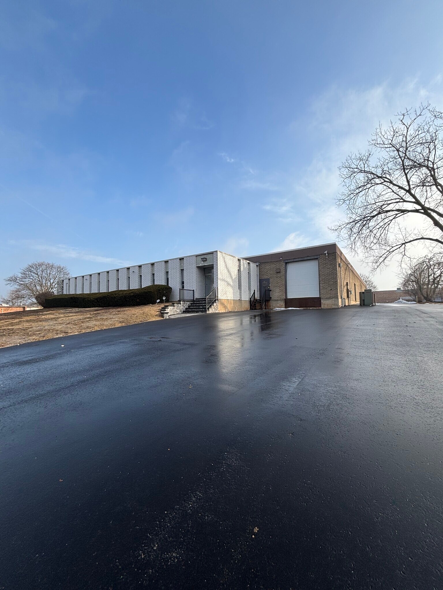 200 Engineers Rd, Hauppauge, NY for lease Building Photo- Image 1 of 8