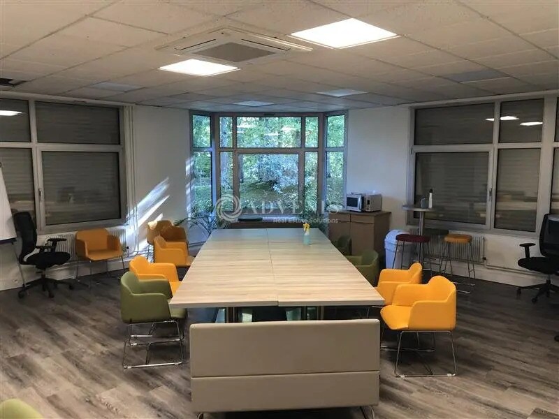 Office in Trappes for lease Interior Photo- Image 1 of 6