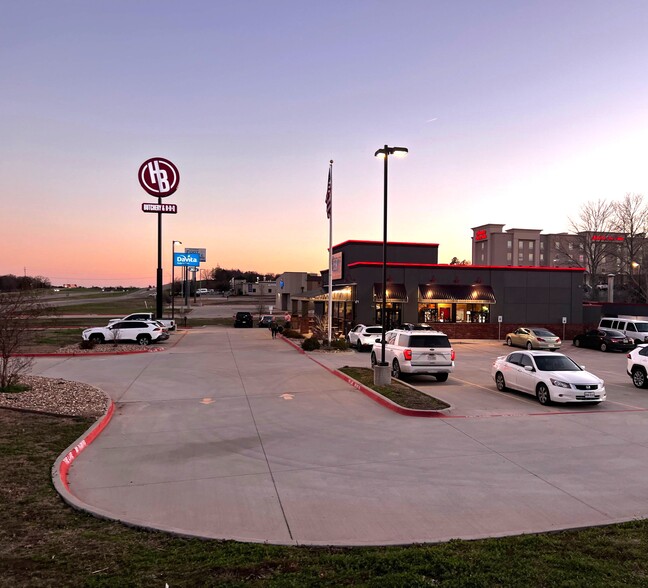 211 N US Highway 75, Denison, TX for lease - Building Photo - Image 2 of 14