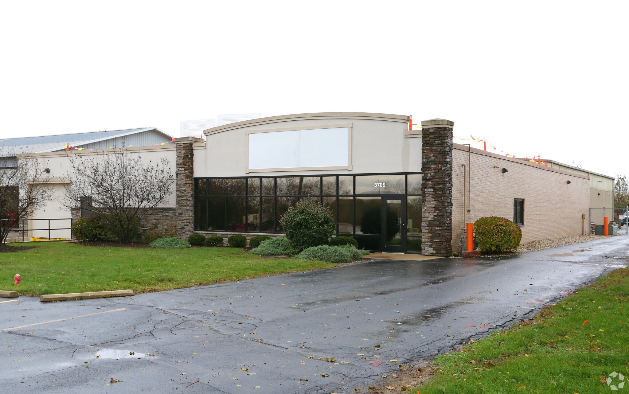 8709 Pyott Rd, Lake In The Hills, IL for sale Primary Photo- Image 1 of 1