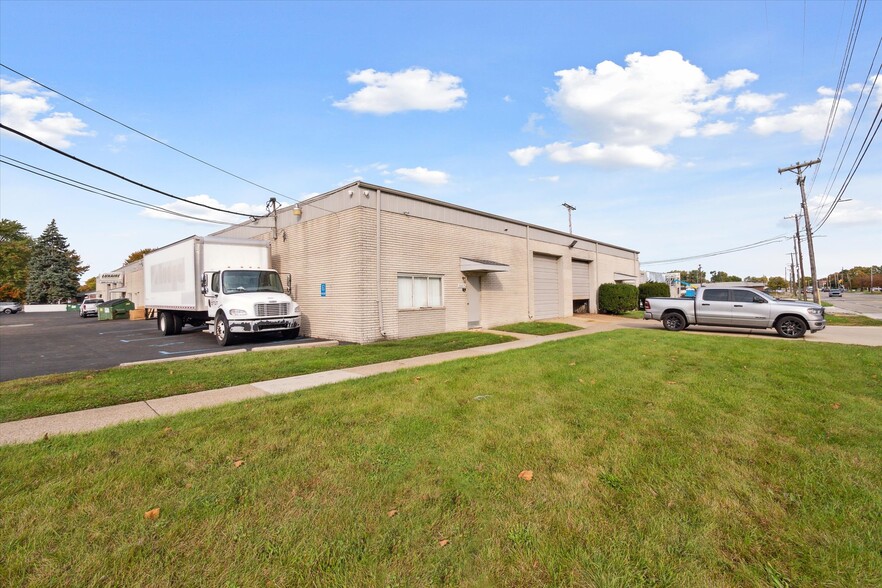 22615-22621 Ryan Rd, Warren, MI for sale - Building Photo - Image 2 of 20