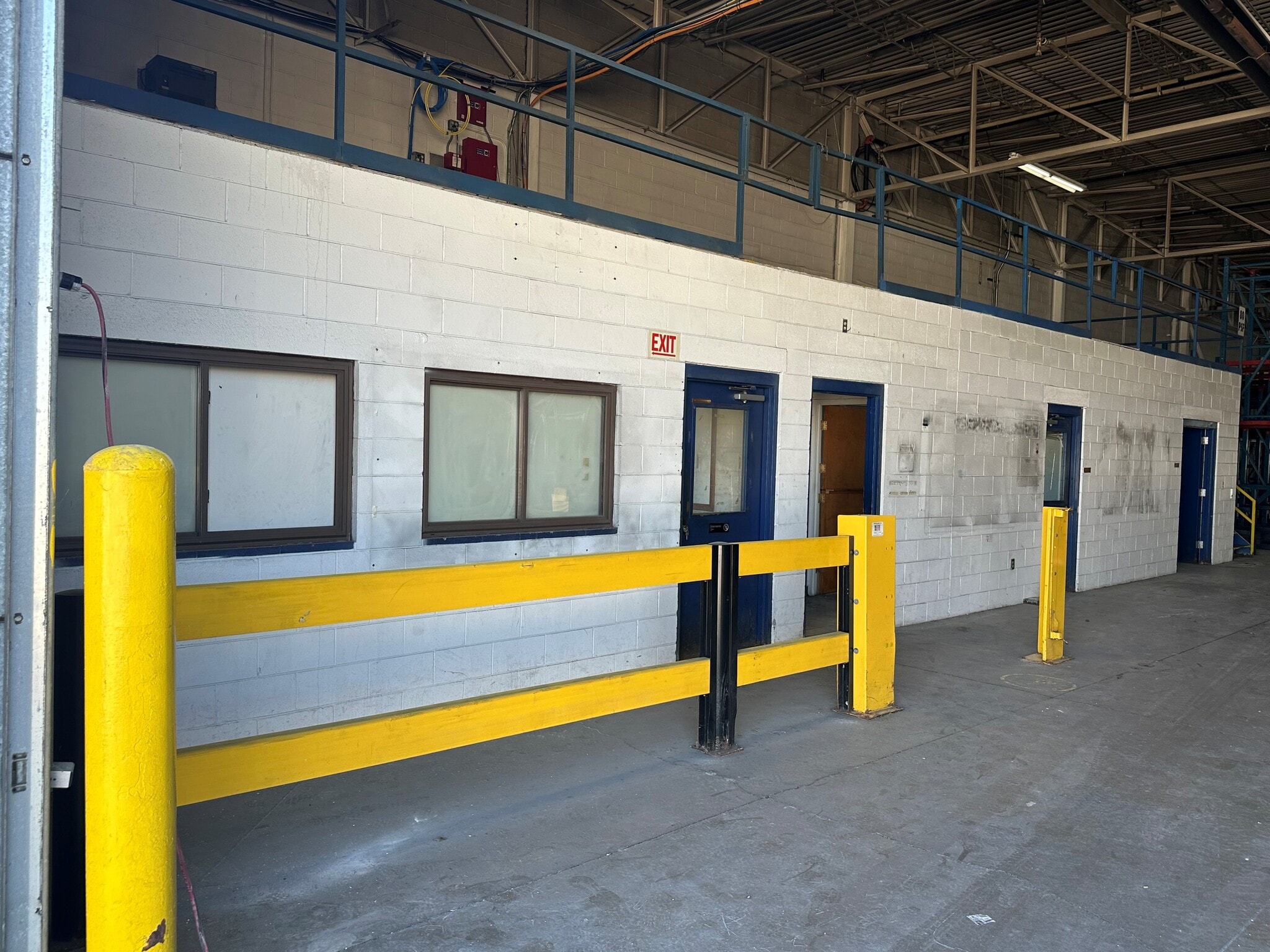 5500 N Lovers Lane Rd, Milwaukee, WI for lease Building Photo- Image 1 of 1