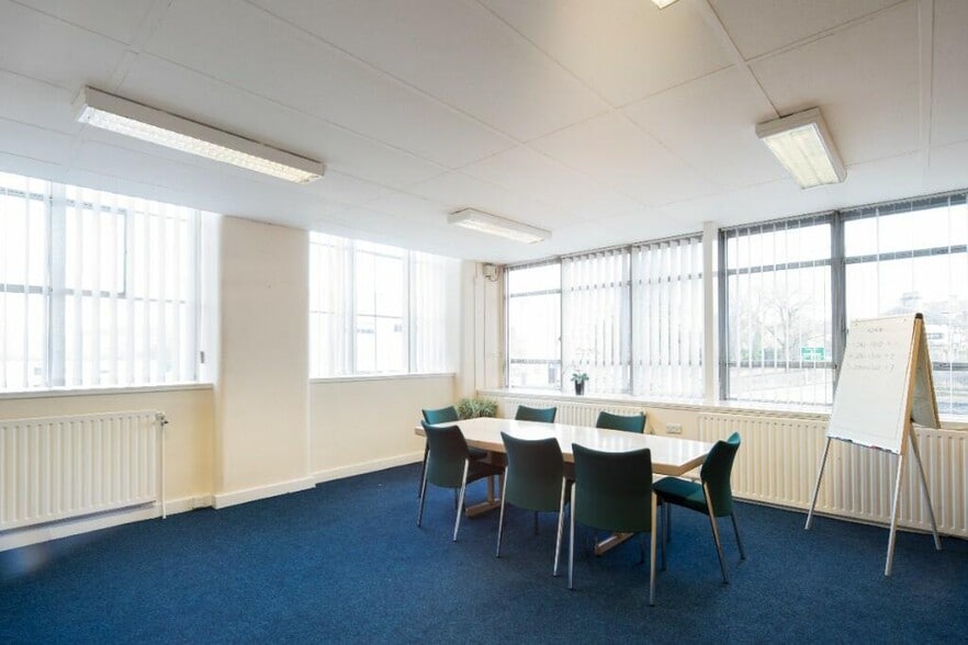 Albion Rd, Bradford for lease - Interior Photo - Image 2 of 65