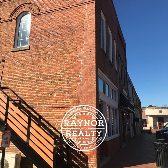 217 Court St, Louisburg, NC 27549