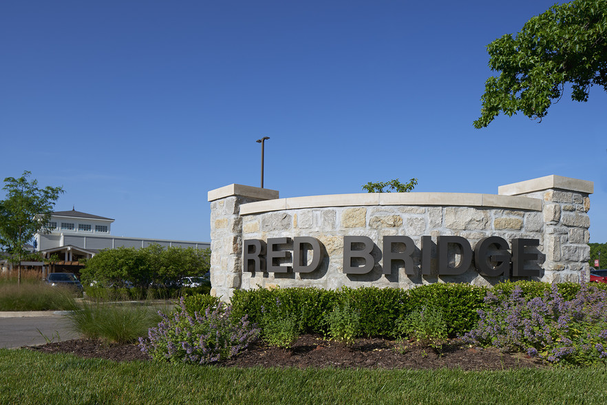 401 E Red Bridge Rd, Kansas City, MO for lease - Building Photo - Image 2 of 9