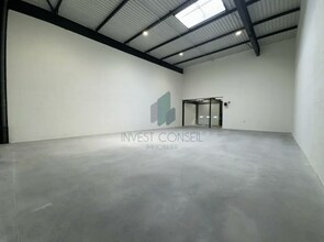 Flex in Osny for lease Interior Photo- Image 2 of 9